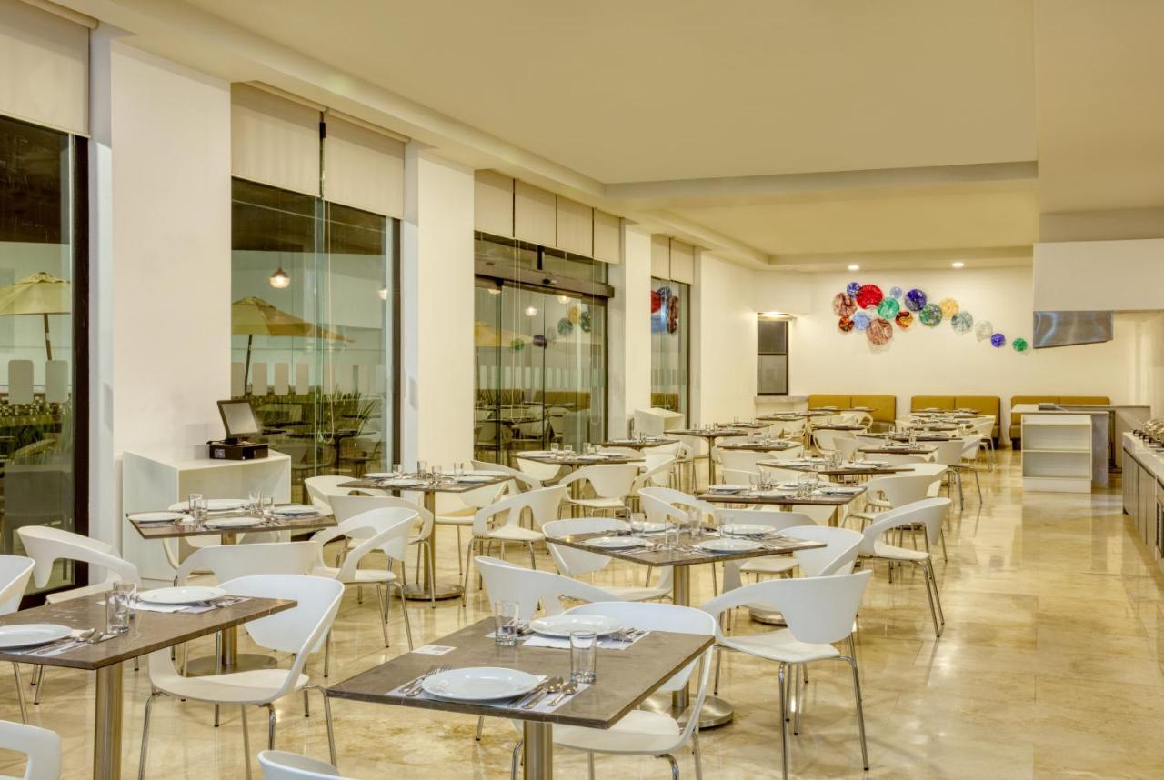 Fiesta Inn Guadalajara Aeropuerto Las Pintas Exterior photo